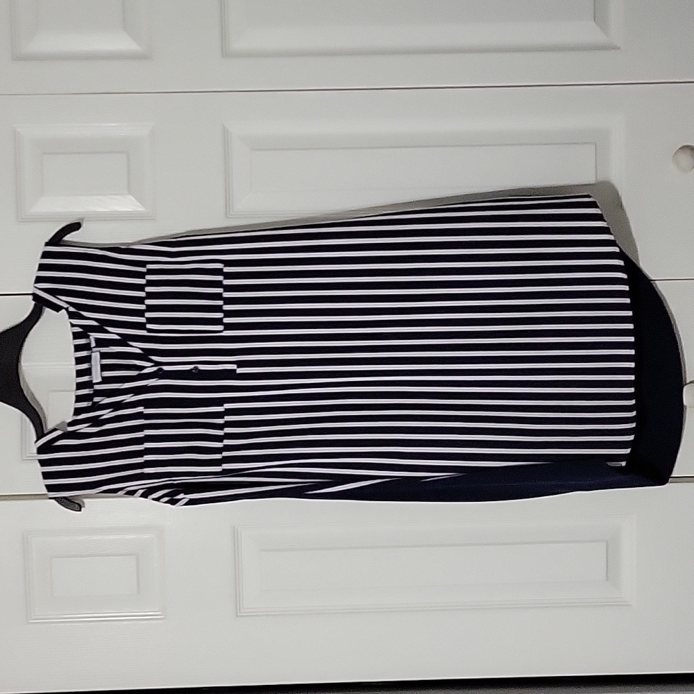 New York and Company Navy blue and White Striped Shift dress size Medium